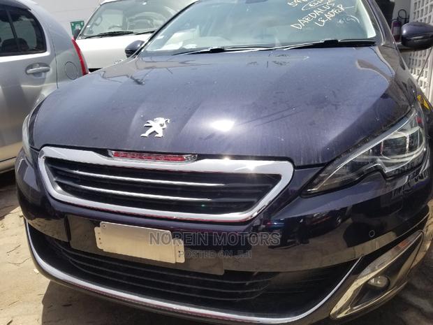 Peugeot 308 2015 Blue: Comfortable Family Car