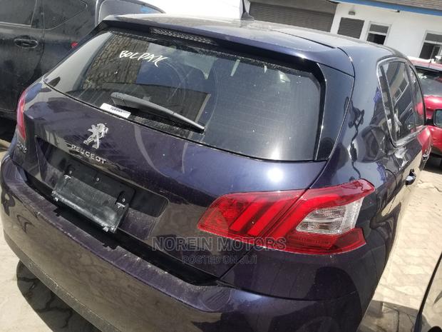 Peugeot 308 2015 Blue: Comfortable Family Car