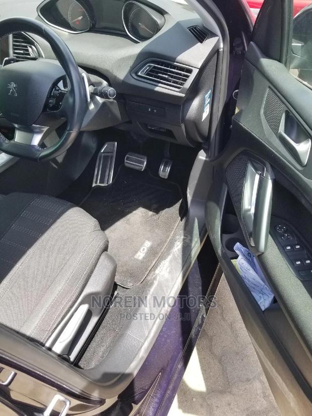 Peugeot 308 2015 Blue: Comfortable Family Car