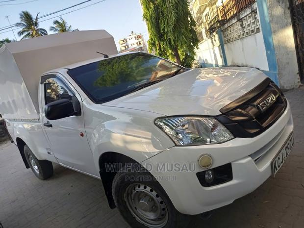 2016 Isuzu D-Max White: Powerful and Reliable Off-Roader
