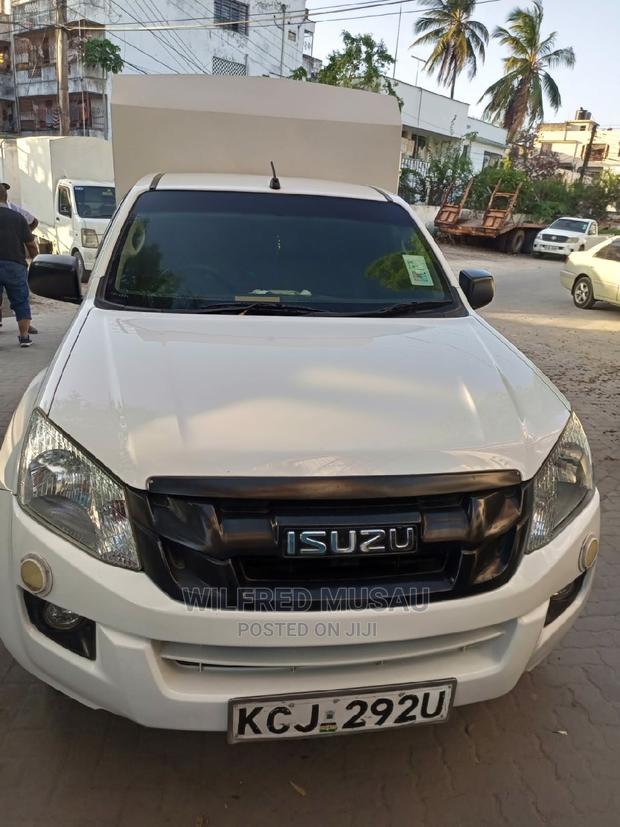2016 Isuzu D-Max White: Powerful and Reliable Off-Roader