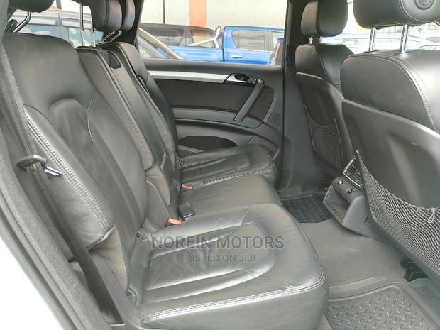 White Audi Q7 2013 - Stylish SUV for Your Drive