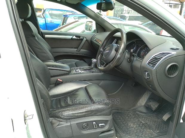 White Audi Q7 2013 - Stylish SUV for Your Drive