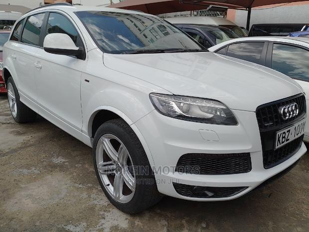 White Audi Q7 2013 - Stylish SUV for Your Drive