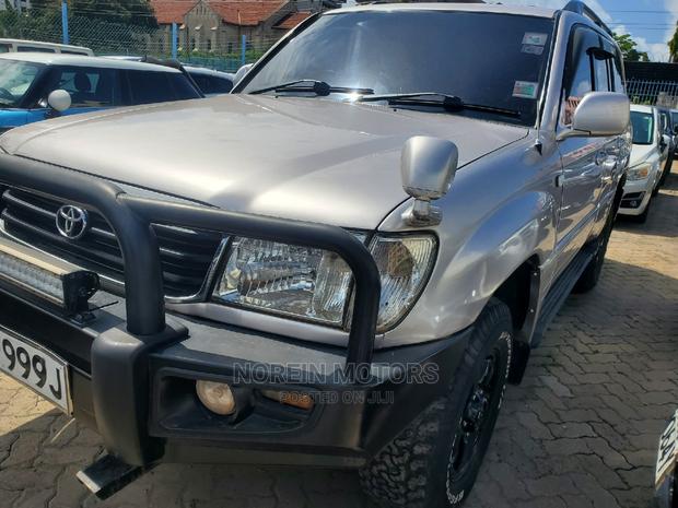 2007 Land Cruiser Toyota - Silver High-End Version