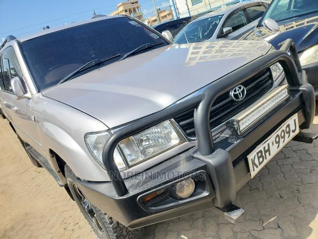 2007 Land Cruiser Toyota - Silver High-End Version