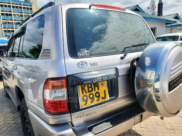 2007 Land Cruiser Toyota - Silver High-End Version