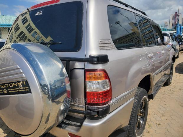 2007 Land Cruiser Toyota - Silver High-End Version