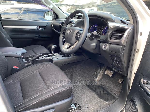 2018 Toyota Hilux Off-White: SR5, 4x4 Access Cab