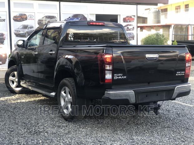 2016 Isuzu D-MAX Black: Stylish Pickup with Unmatched Performance