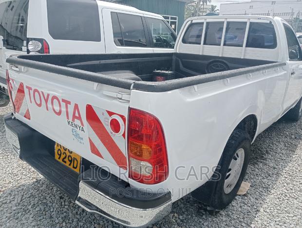Toyota Hilux 2012 White