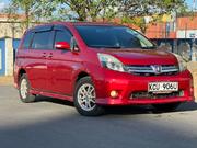 Toyota ISIS 2012 Red for sale