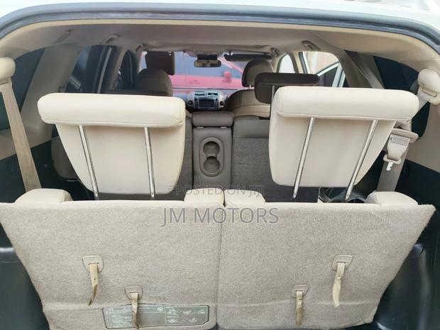 Toyota Vanguard 2010 White