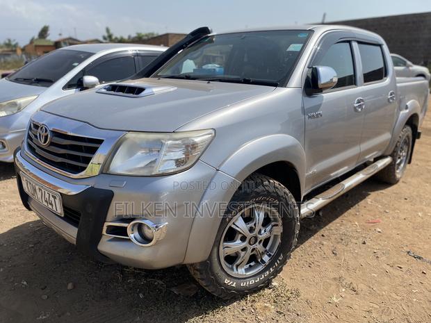 2017 Toyota Hilux Silver: Powerful and reliable pickup truck