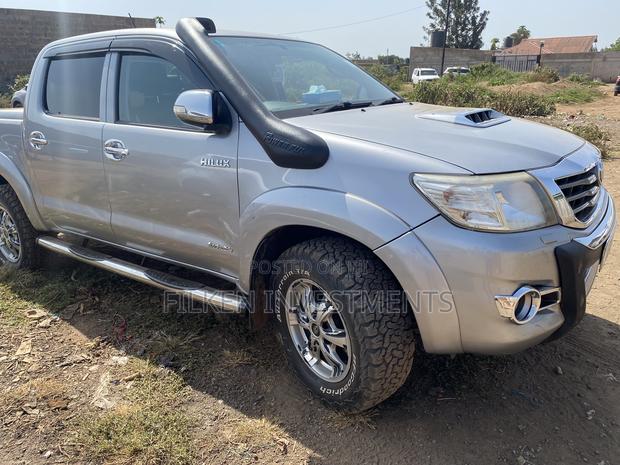 2017 Toyota Hilux Silver: Powerful and reliable pickup truck