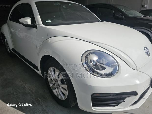 2017 Volkswagen Beetle White - Stylish and Modern