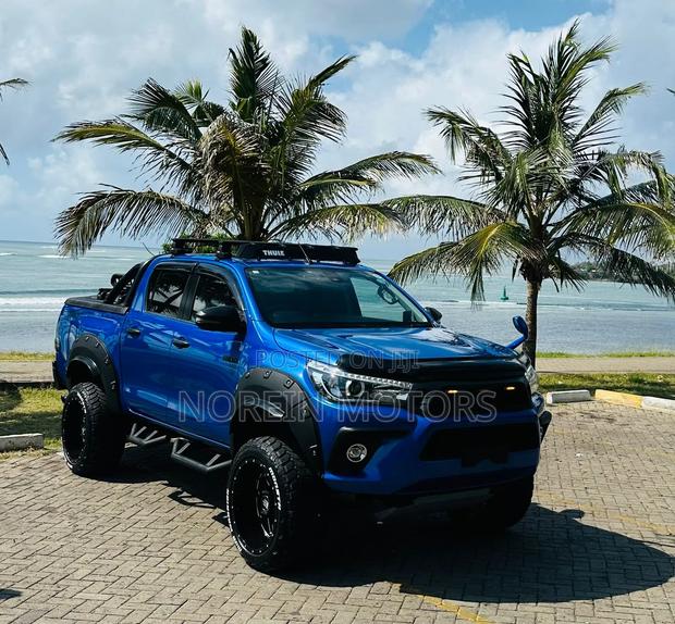 Toyota Hilux 2018 Blue