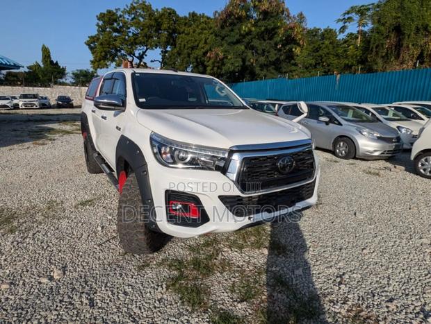 Toyota Hilux SR5 4x4 2018 White