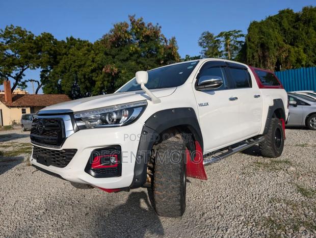 Toyota Hilux SR5 4x4 2018 White