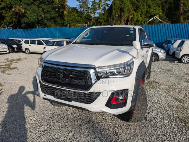 Toyota Hilux SR5 4x4 2018 White