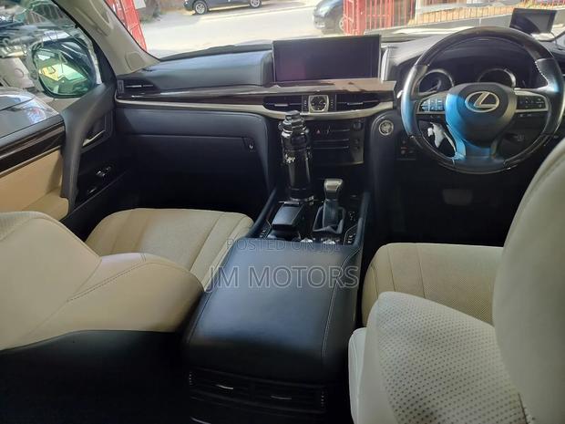 Lexus LX 2018 White