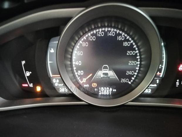 Volvo V40 2017 Off white