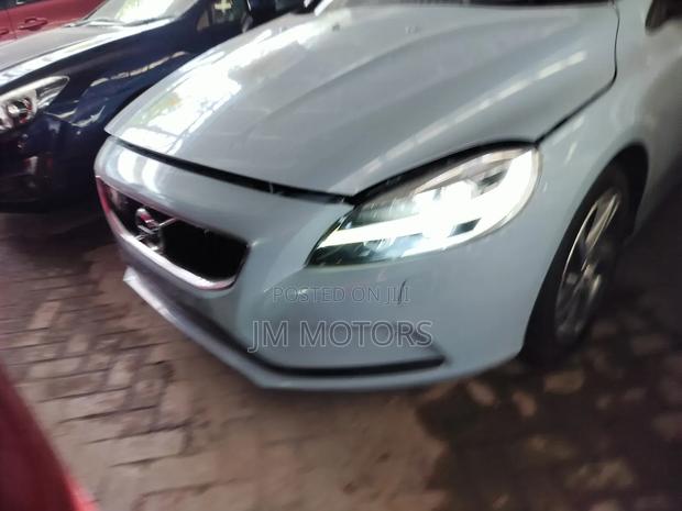 Volvo V40 2017 Off white
