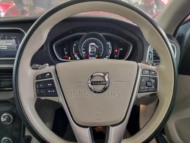 Volvo V40 2017 Off white