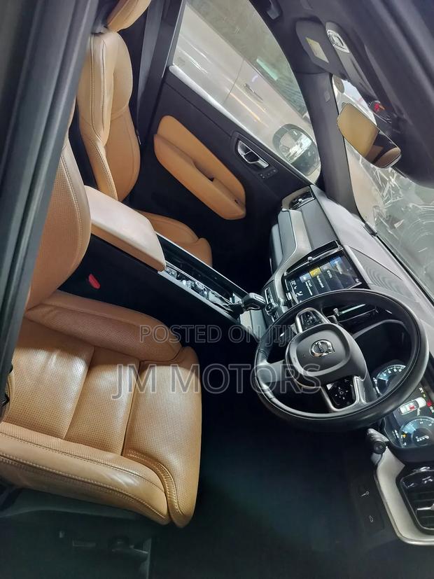 Volvo XC60 2018 Gray