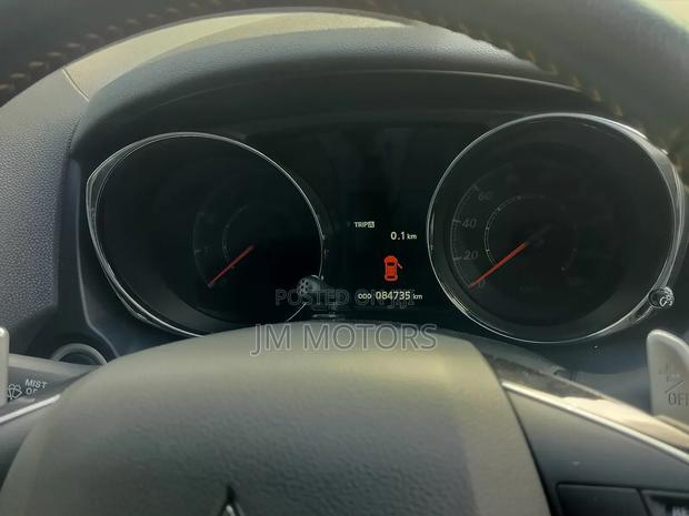 Mitsubishi Outlander 2018 White