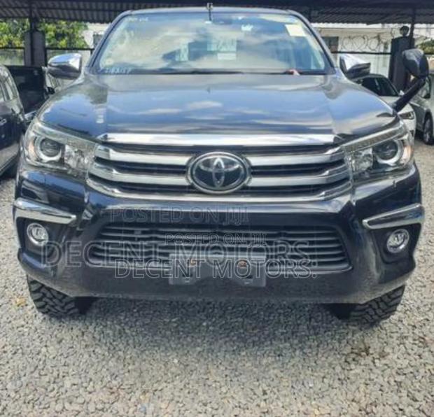 Toyota Hilux Revo Double Cab Deisel 2.4 RWD 2018 Black