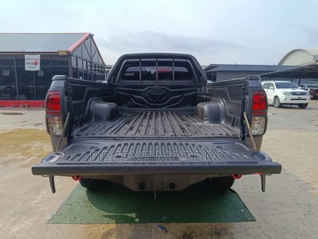Toyota Hilux 2018 Gray