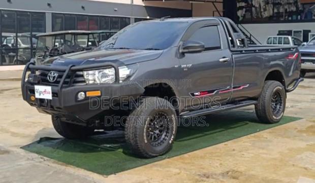 Toyota Hilux 2018 Gray
