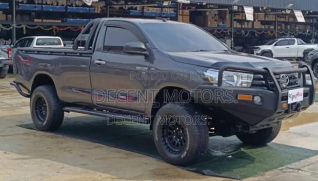 Toyota Hilux 2018 Gray