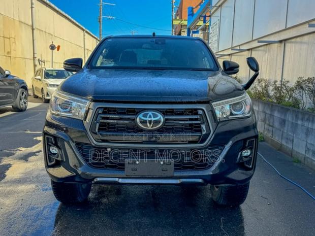 Toyota Hilux 2019 Black