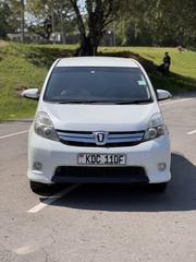 Toyota ISIS 2015 White for sale