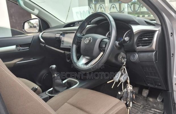 Toyota Hilux Revo Double Cab Deisel 2.4 RWD 2018 Silver