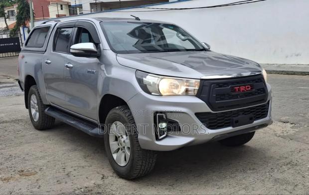 Toyota Hilux Revo Double Cab Deisel 2.4 RWD 2018 Silver