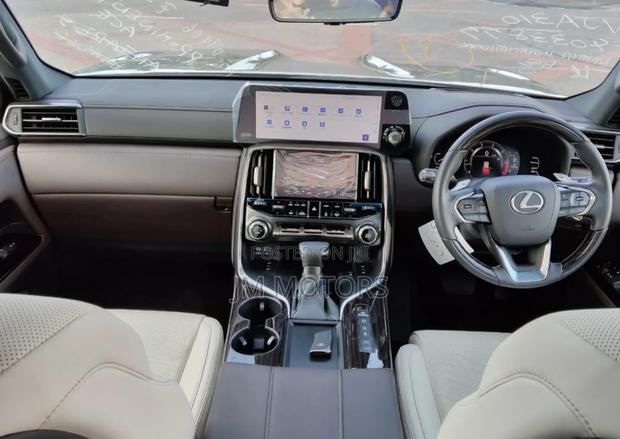 Lexus LX 2023 Green