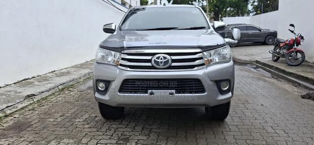 Toyota Hilux 2018 Silver