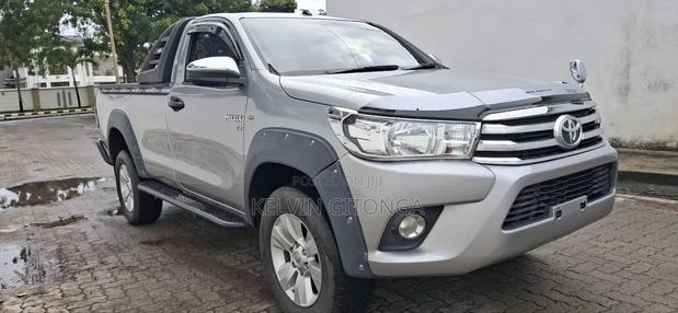Toyota Hilux 2018 Silver