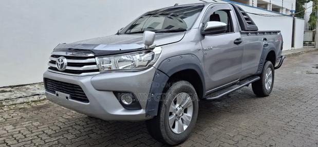 Toyota Hilux 2018 Silver