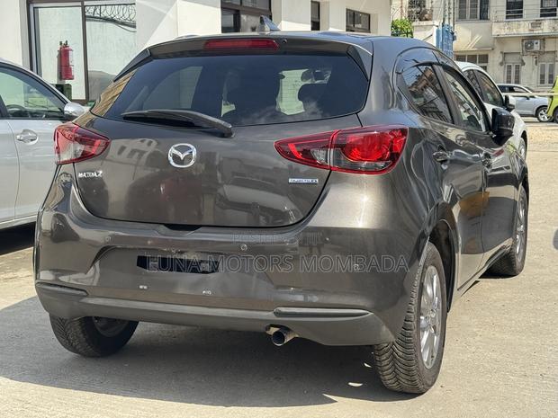 Mazda 2 2021 Gray