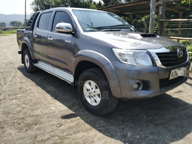 Toyota Hilux 2015 Gray