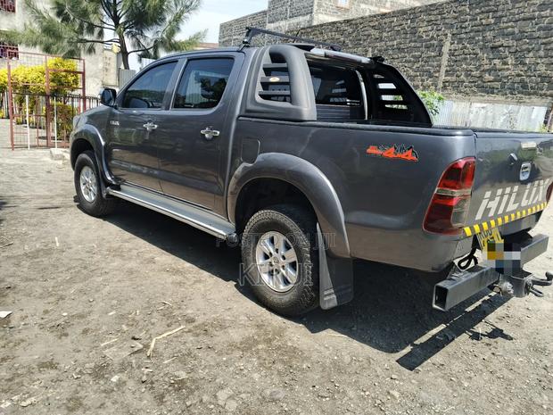 Toyota Hilux 2015 Gray