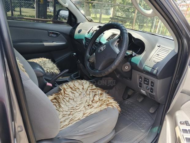 Toyota Hilux 2015 Gray