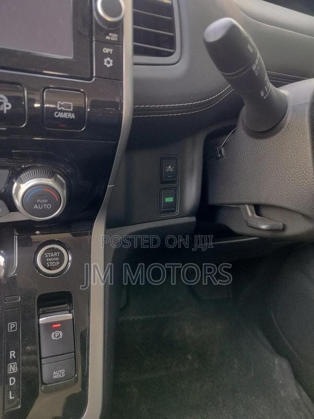 Nissan Serena 2019 Gold