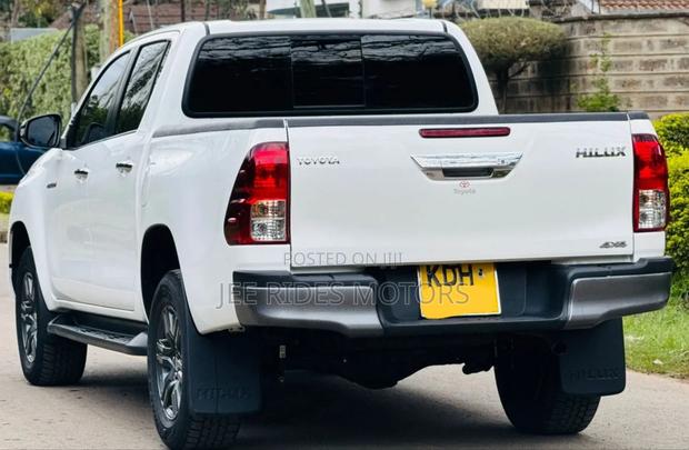Toyota Hilux Revo Double Cab Deisel 2.4 AWD 2022 White
