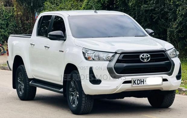 Toyota Hilux Revo Double Cab Deisel 2.4 AWD 2022 White