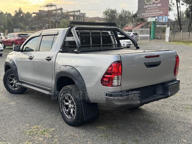 Toyota Hilux Rugged X 4x4 2018 Silver